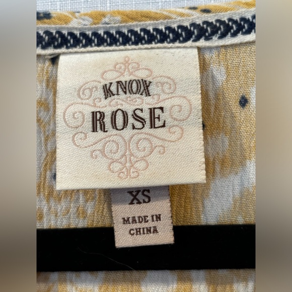 Knox Rose short sleeve floral flare top yellow embroidered detailing sz XS - Picture 3 of 6